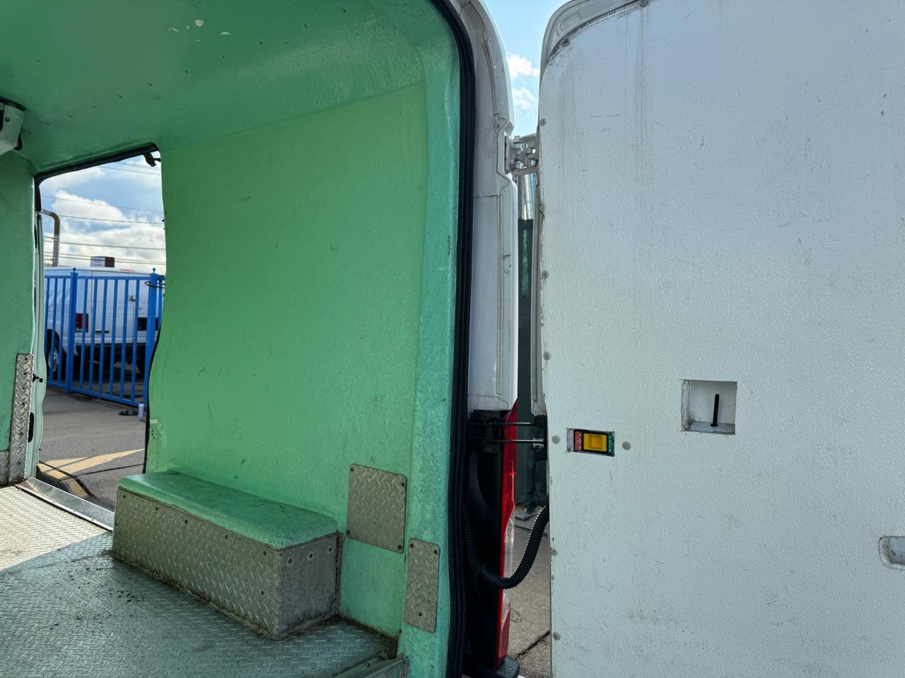 Ford Transit 250 Van Med. Roof w/Sliding Pass. 130-in. WB 2016