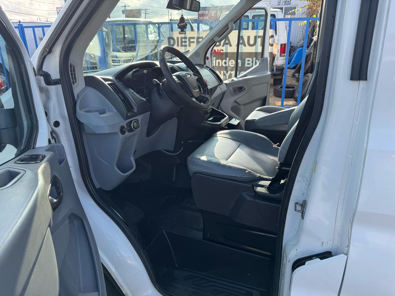 Ford Transit 250 Van Med. Roof w/Sliding Pass. 130-in. WB 2016