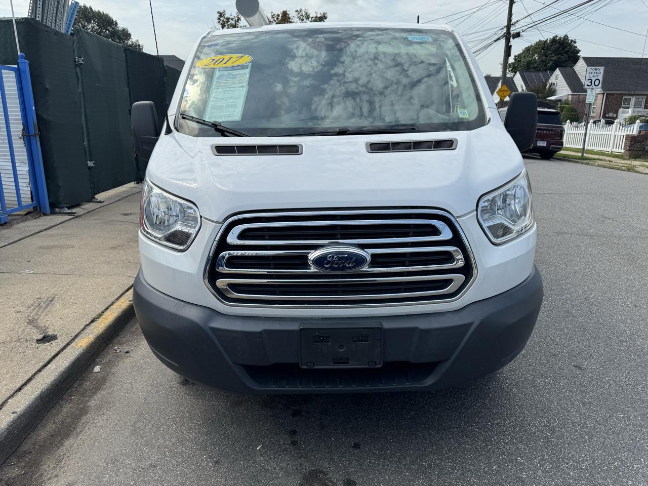 Ford Transit 250 Van Low Roof 60/40 Pass.130-in. WB 2017
