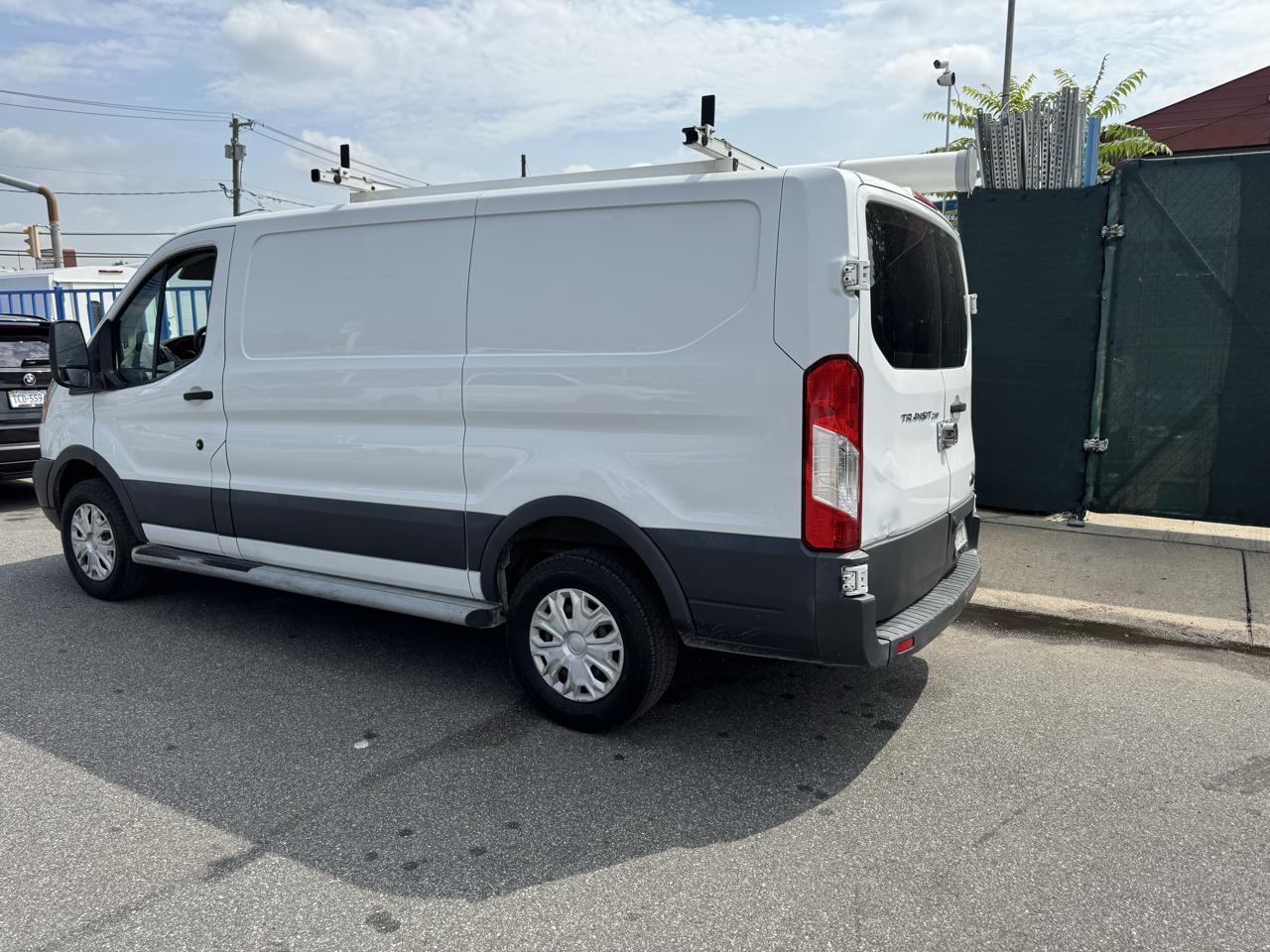 Ford Transit 250 Van Low Roof 60/40 Pass.130-in. WB 2017