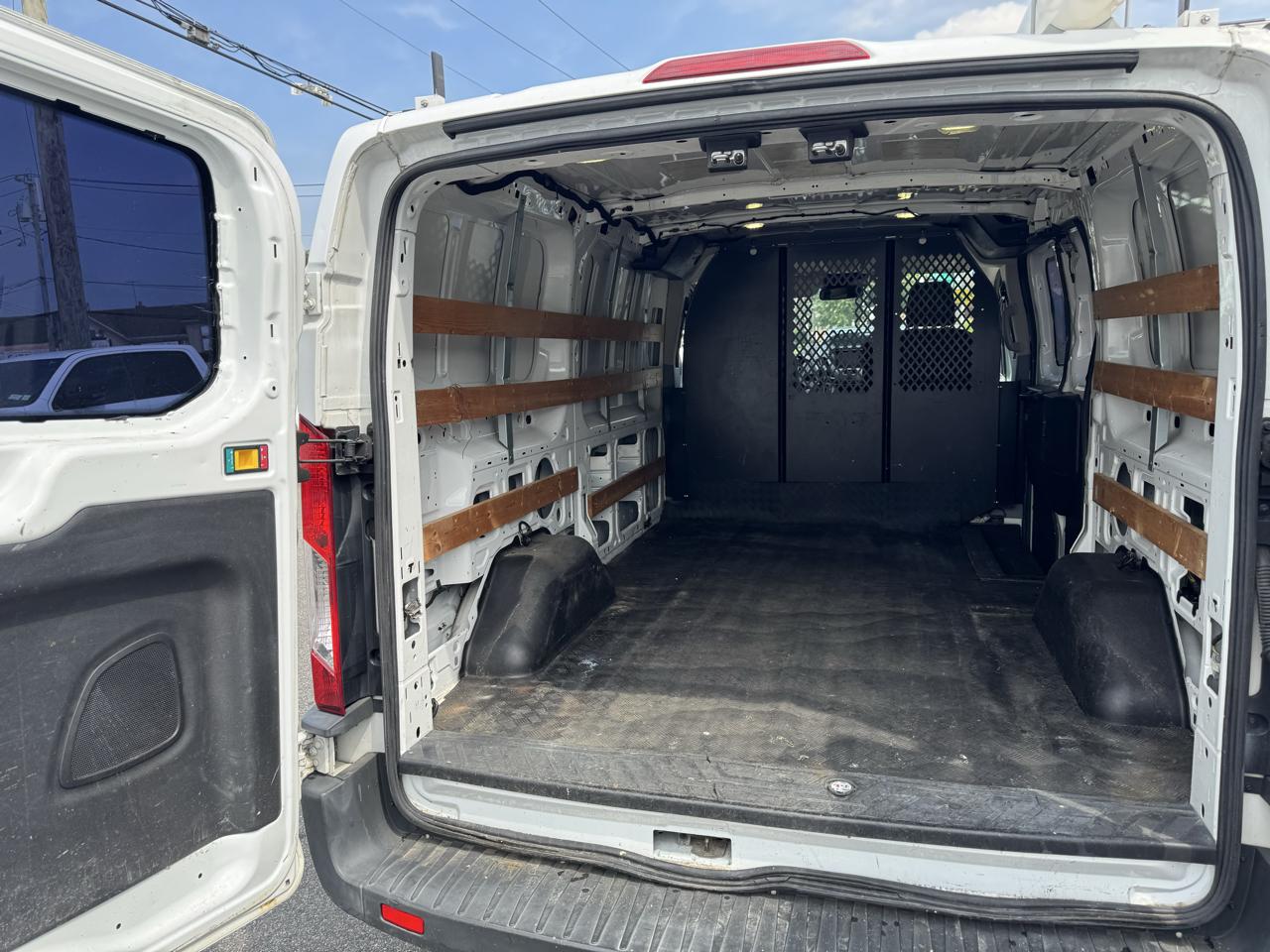 Ford Transit 250 Van Low Roof 60/40 Pass.130-in. WB 2017