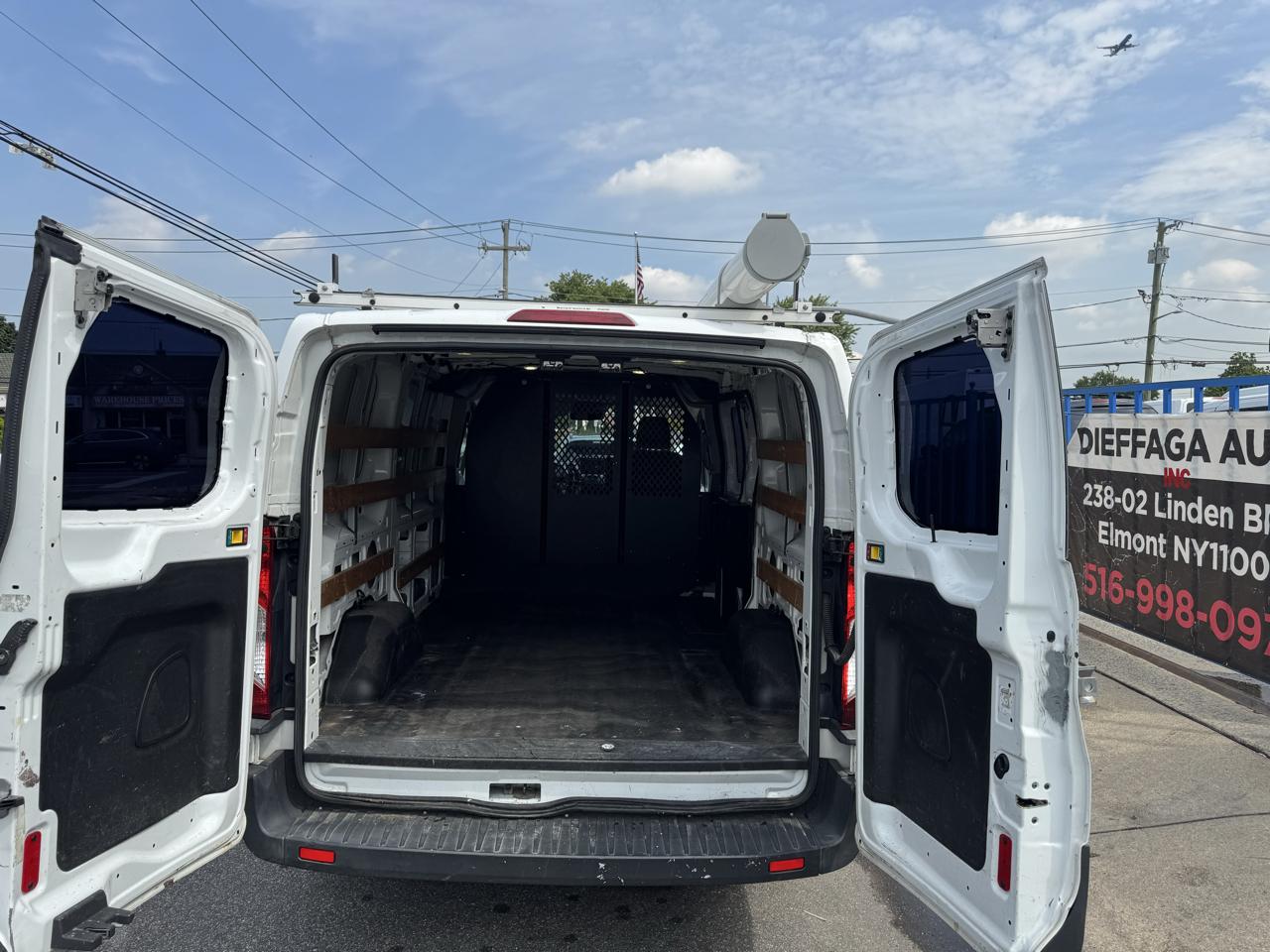 Ford Transit 250 Van Low Roof 60/40 Pass.130-in. WB 2017