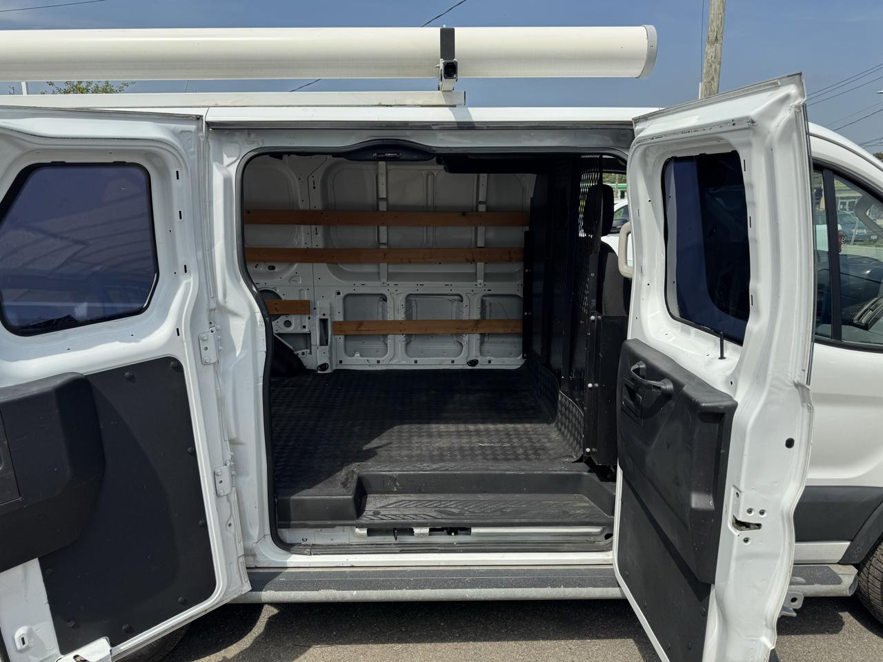 Ford Transit 250 Van Low Roof 60/40 Pass.130-in. WB 2017