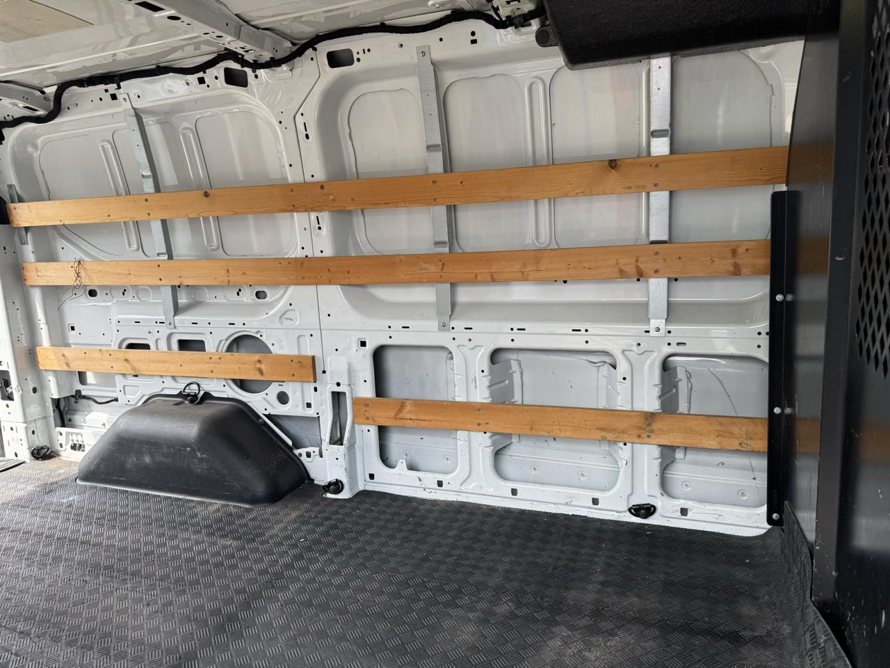 Ford Transit 250 Van Low Roof 60/40 Pass.130-in. WB 2017