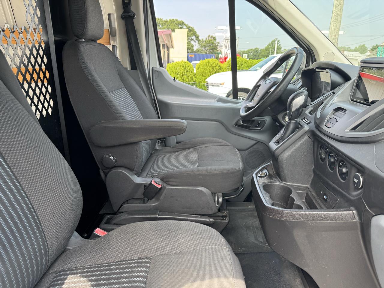 Ford Transit 250 Van Low Roof 60/40 Pass.130-in. WB 2017