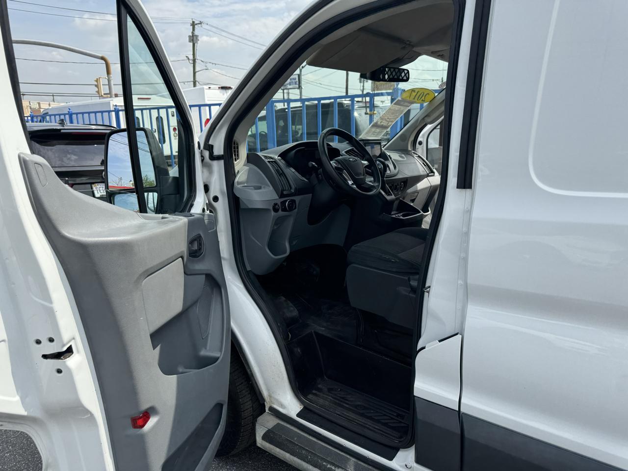 Ford Transit 250 Van Low Roof 60/40 Pass.130-in. WB 2017