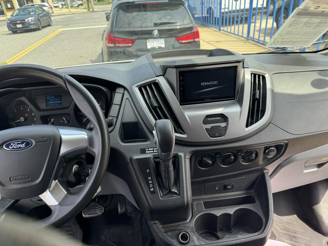 Ford Transit 250 Van Low Roof 60/40 Pass.130-in. WB 2017