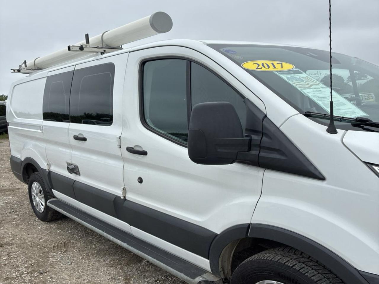 Ford Transit 250 Van Low Roof 60/40 Pass.130-in. WB 2017