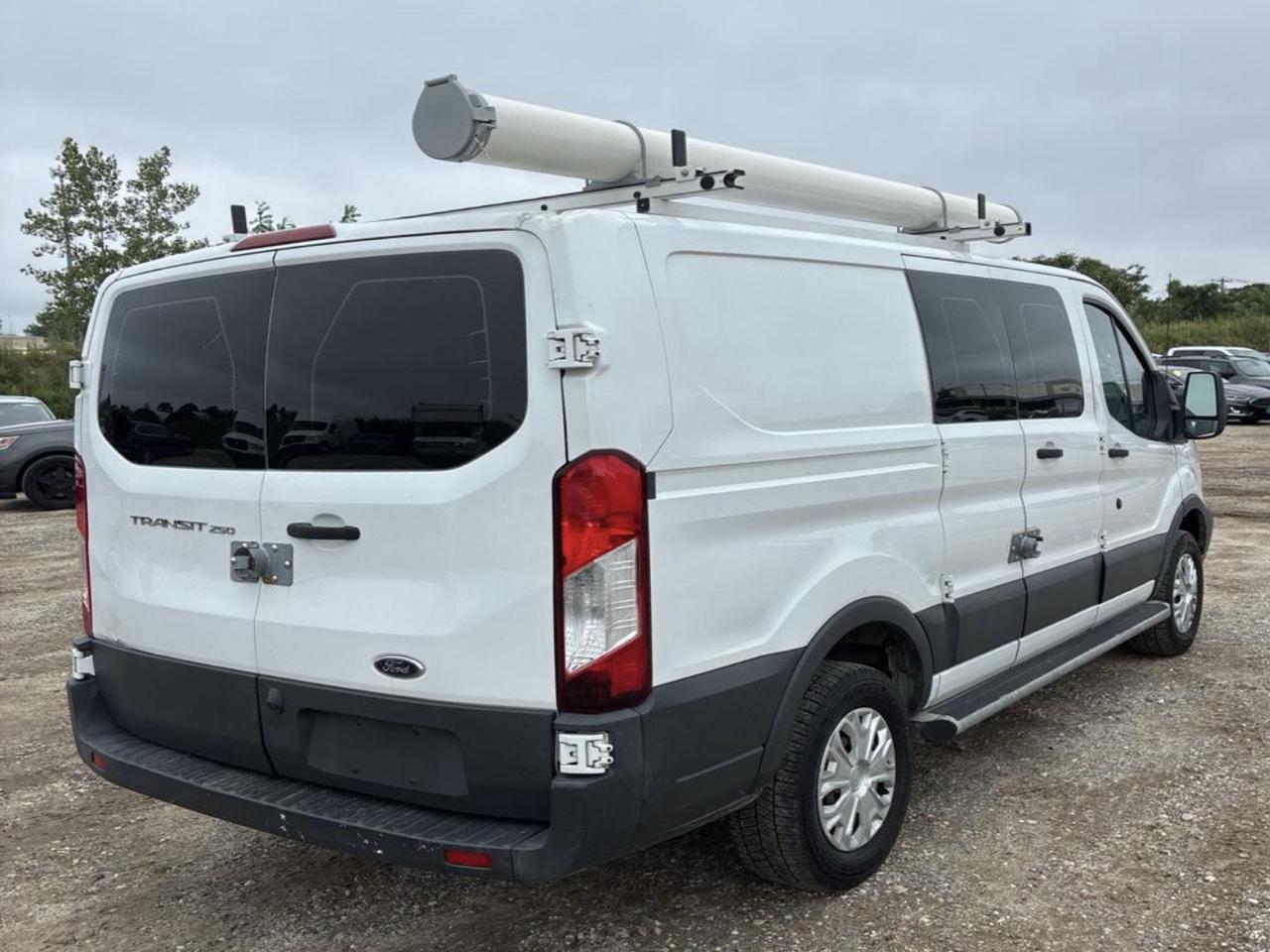 Ford Transit 250 Van Low Roof 60/40 Pass.130-in. WB 2017