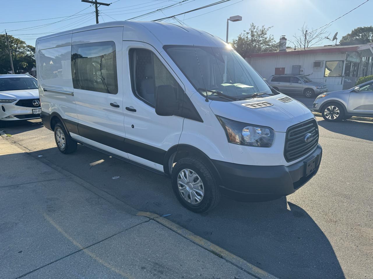 Ford Transit 250 Van Med. Roof w/Sliding Pass. 148-in. WB 2019
