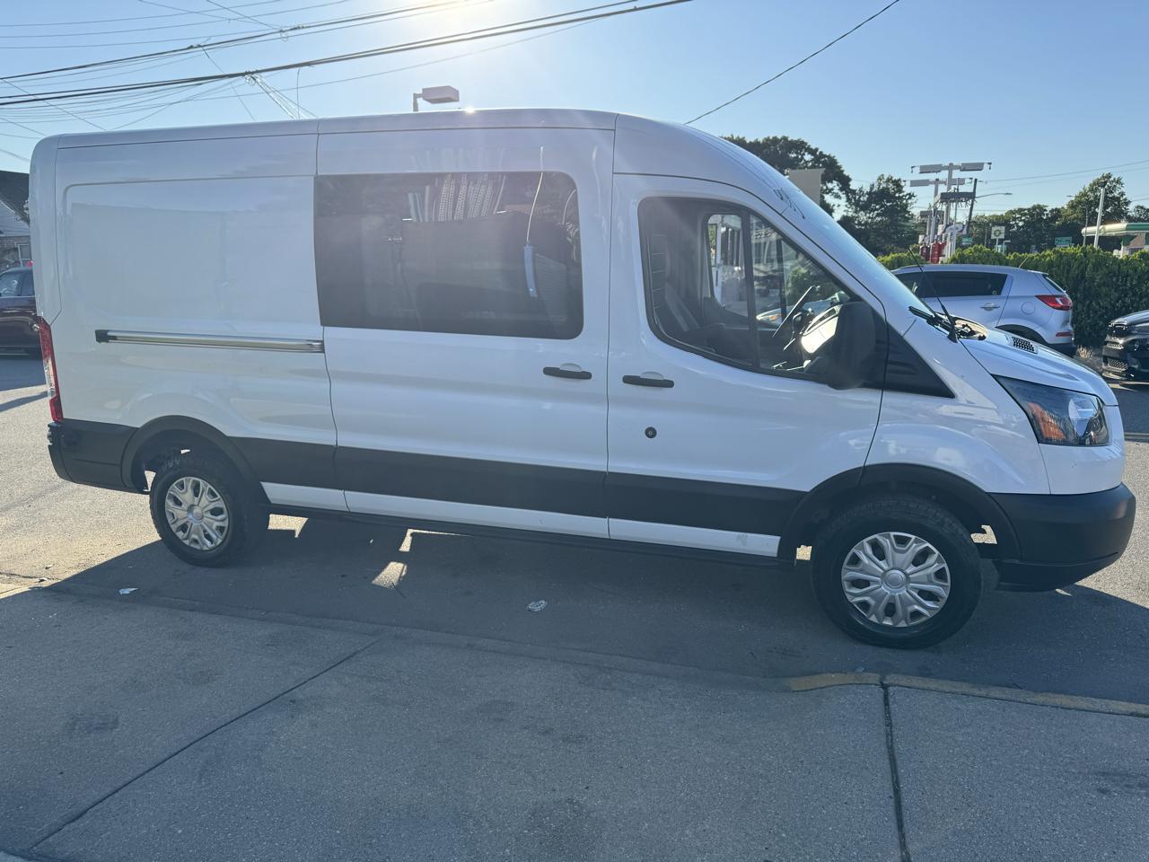 Ford Transit 250 Van Med. Roof w/Sliding Pass. 148-in. WB 2019