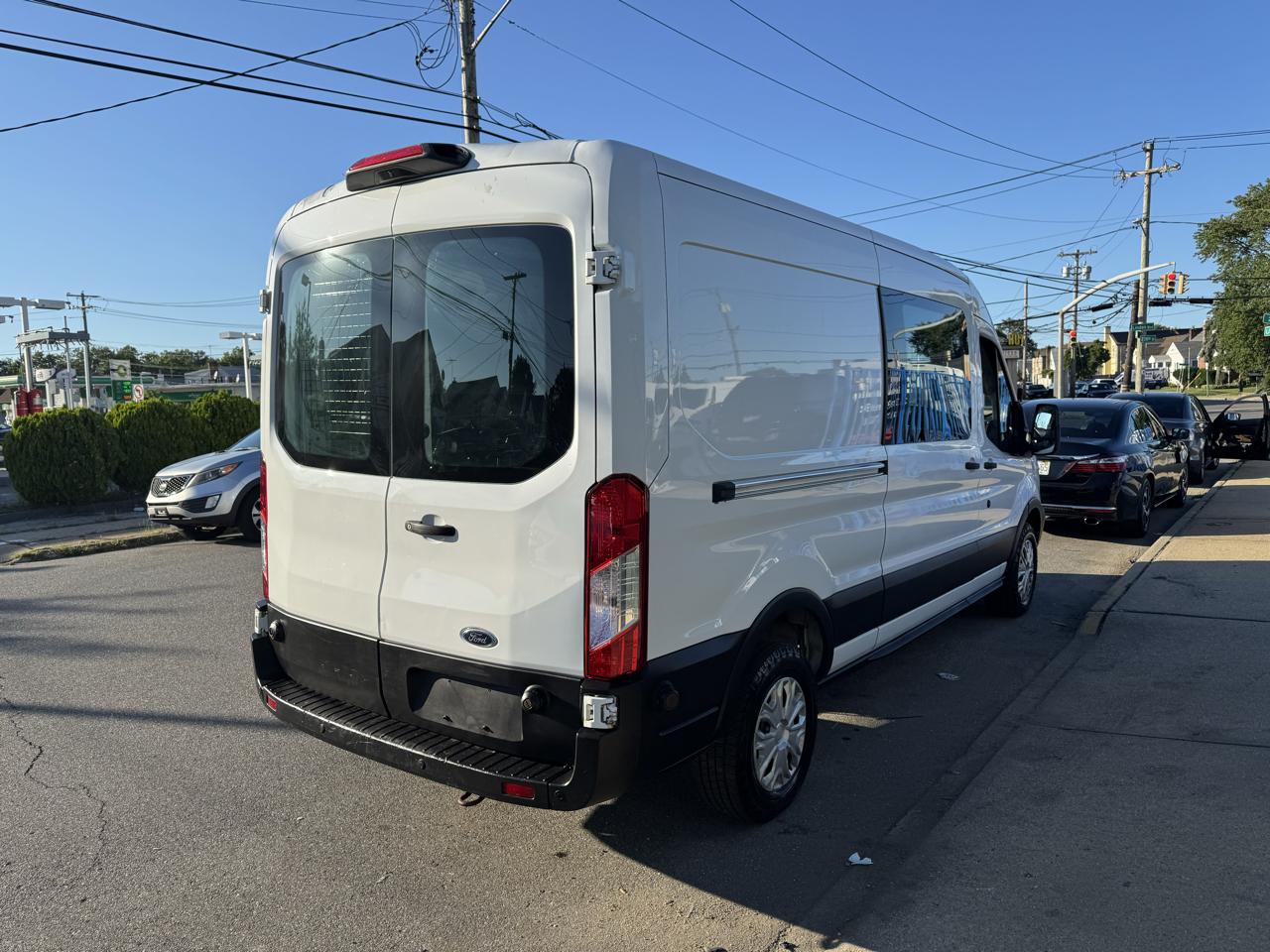 Ford Transit 250 Van Med. Roof w/Sliding Pass. 148-in. WB 2019