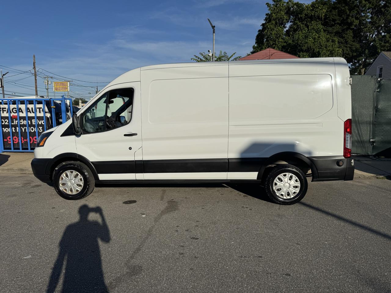 Ford Transit 250 Van Med. Roof w/Sliding Pass. 148-in. WB 2019