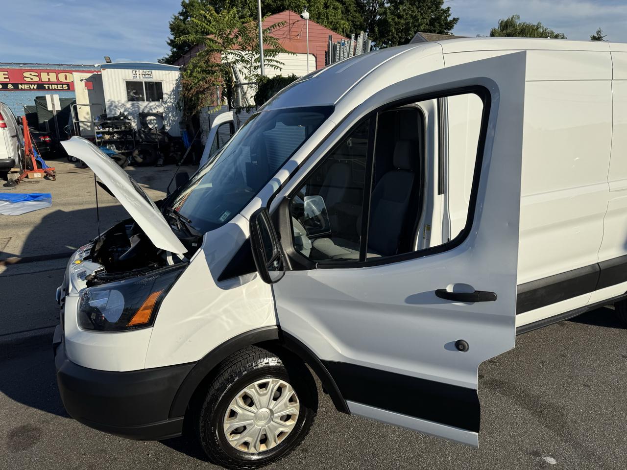 Ford Transit 250 Van Med. Roof w/Sliding Pass. 148-in. WB 2019