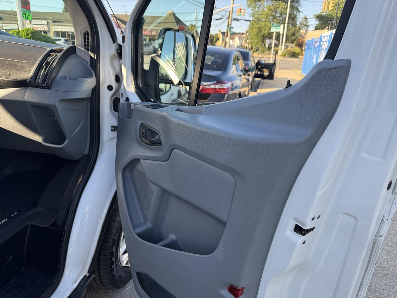 Ford Transit 250 Van Med. Roof w/Sliding Pass. 148-in. WB 2019