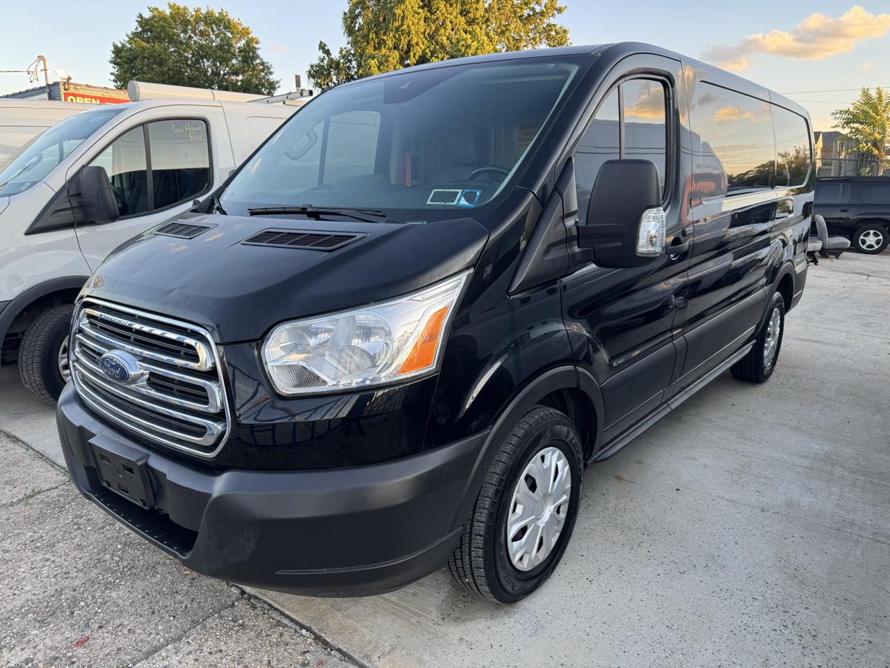 Ford Transit 150 Van Low Roof w/Sliding Pass. 130-in. WB 2019