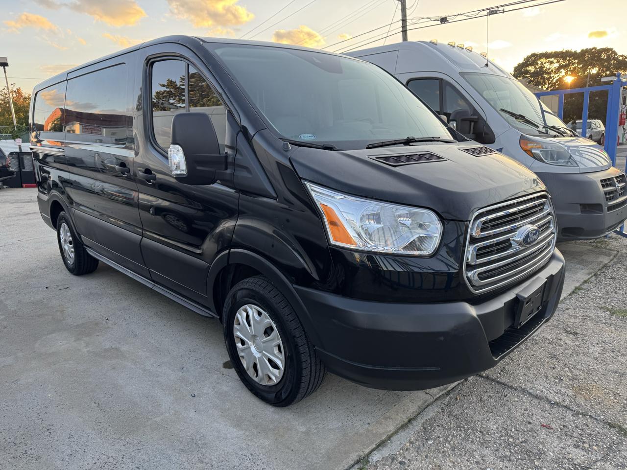 Ford Transit 150 Van Low Roof w/Sliding Pass. 130-in. WB 2019