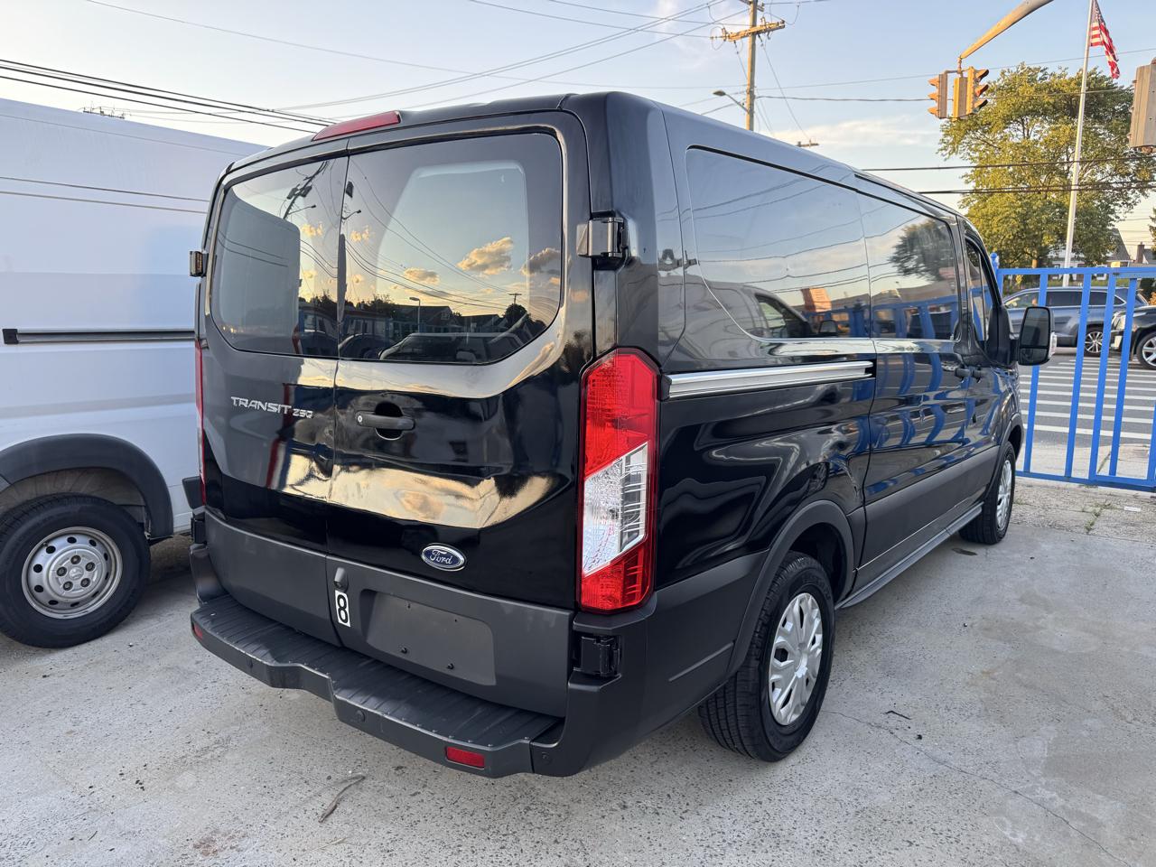 Ford Transit 150 Van Low Roof w/Sliding Pass. 130-in. WB 2019