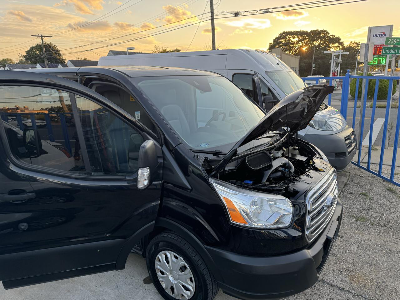 Ford Transit 150 Van Low Roof w/Sliding Pass. 130-in. WB 2019