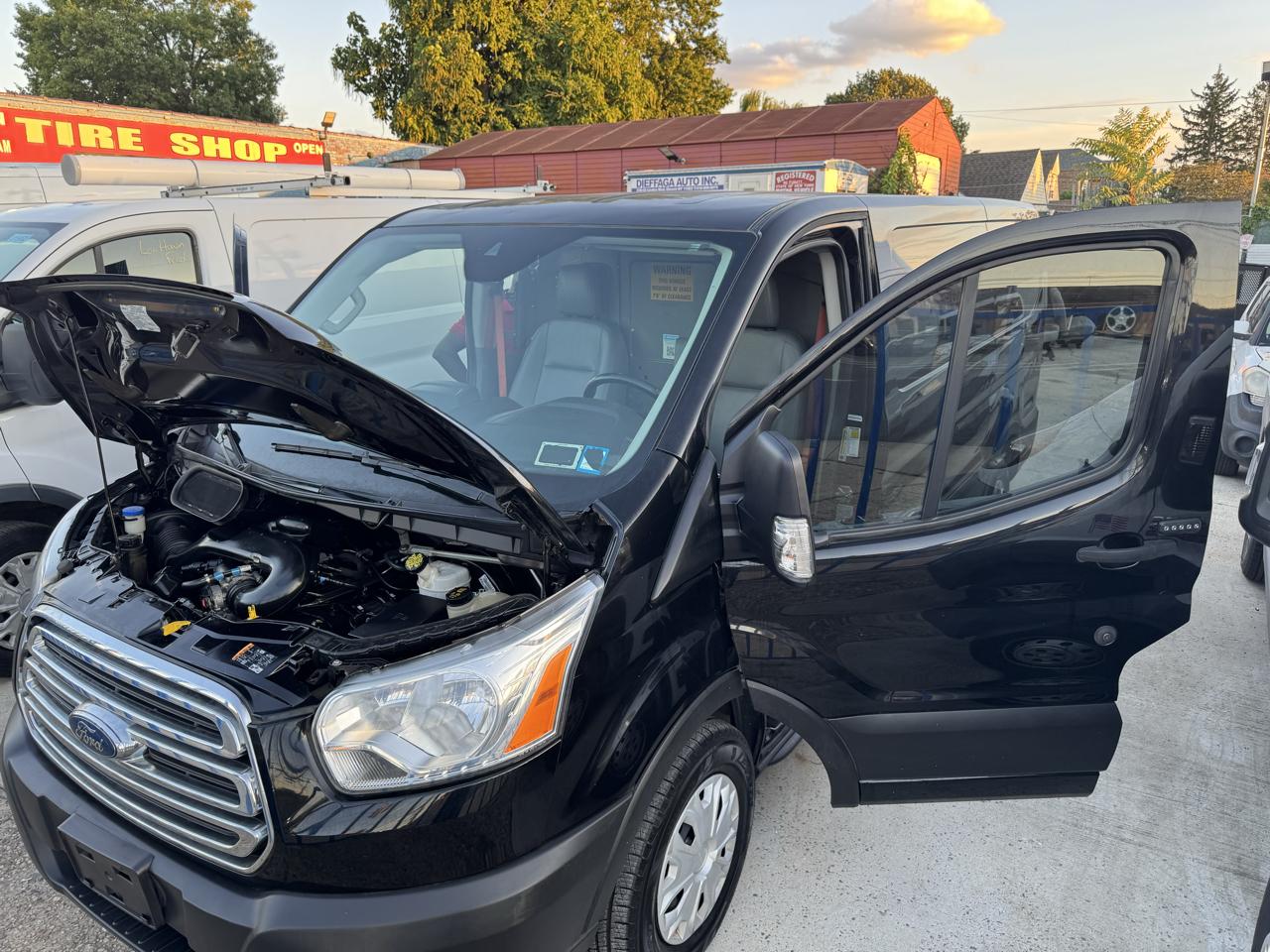 Ford Transit 150 Van Low Roof w/Sliding Pass. 130-in. WB 2019