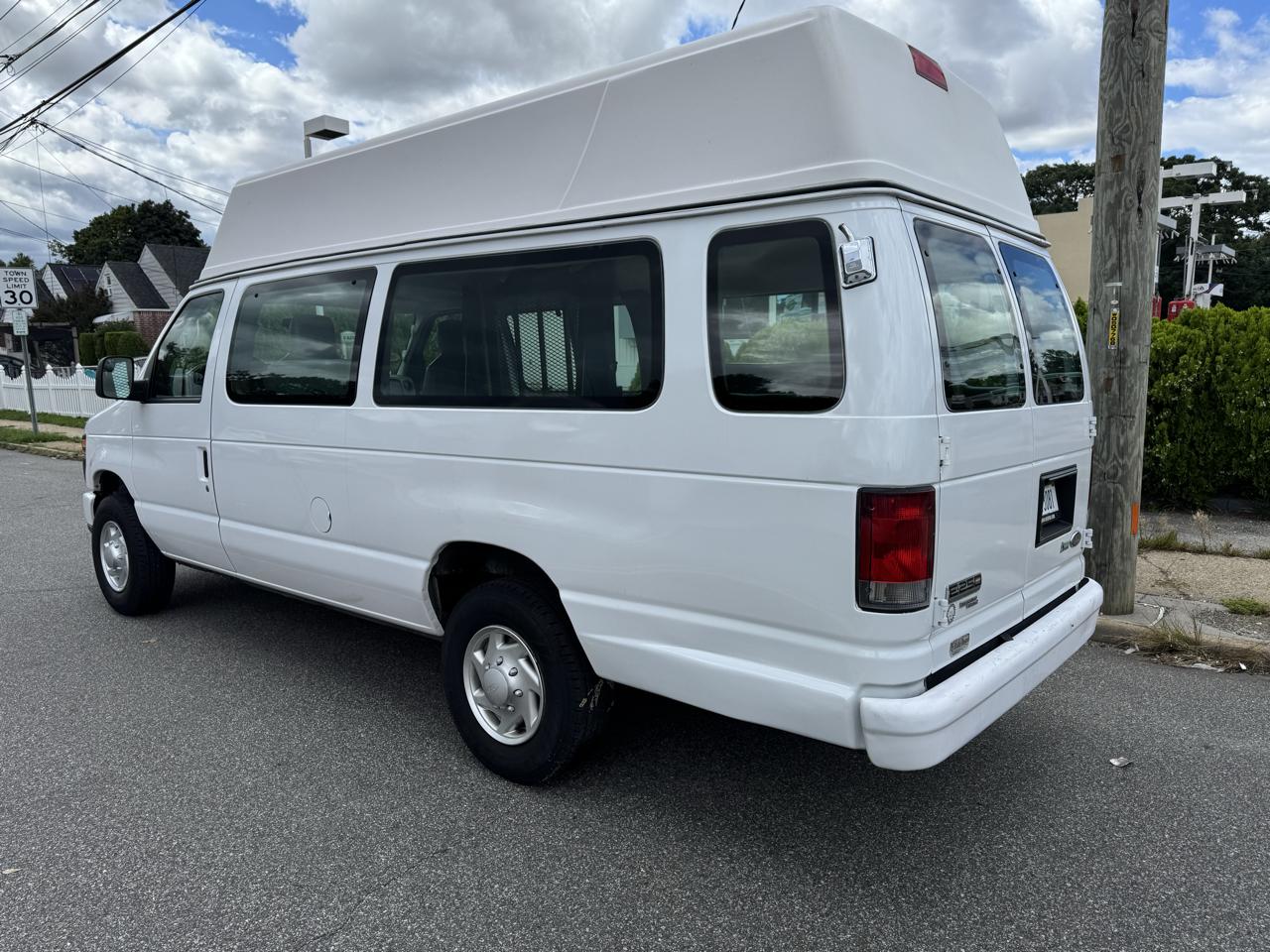 Ford Econoline E-250 Extended 2014