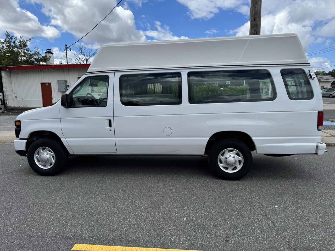 Ford Econoline E-250 Extended 2014