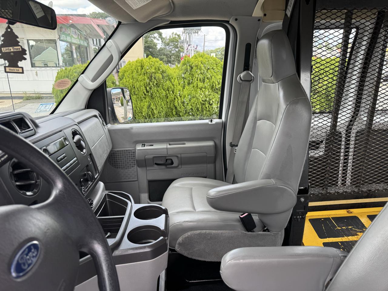 Ford Econoline E-250 Extended 2014