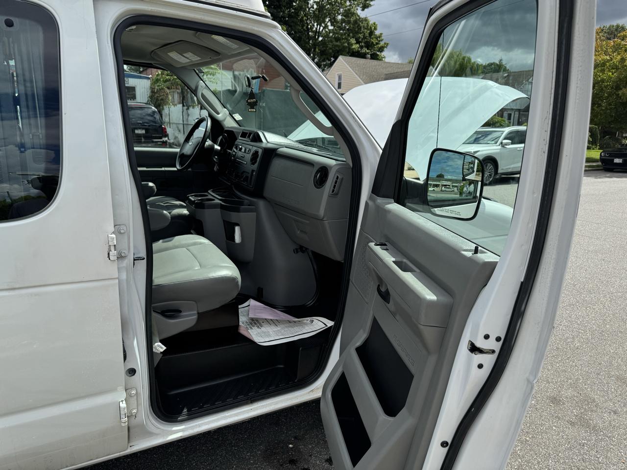 Ford Econoline E-250 Extended 2014