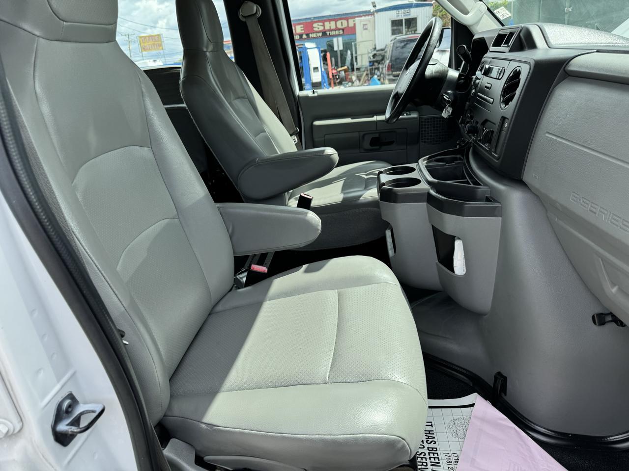 Ford Econoline E-250 Extended 2014