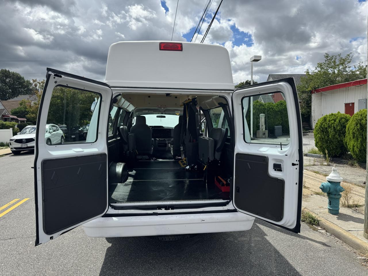 Ford Econoline E-250 Extended 2014