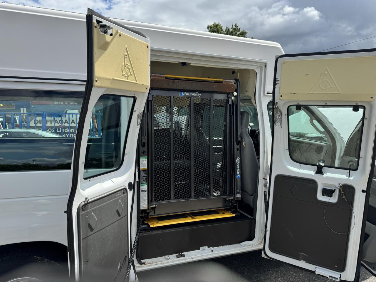 Ford Econoline E-250 Extended 2014