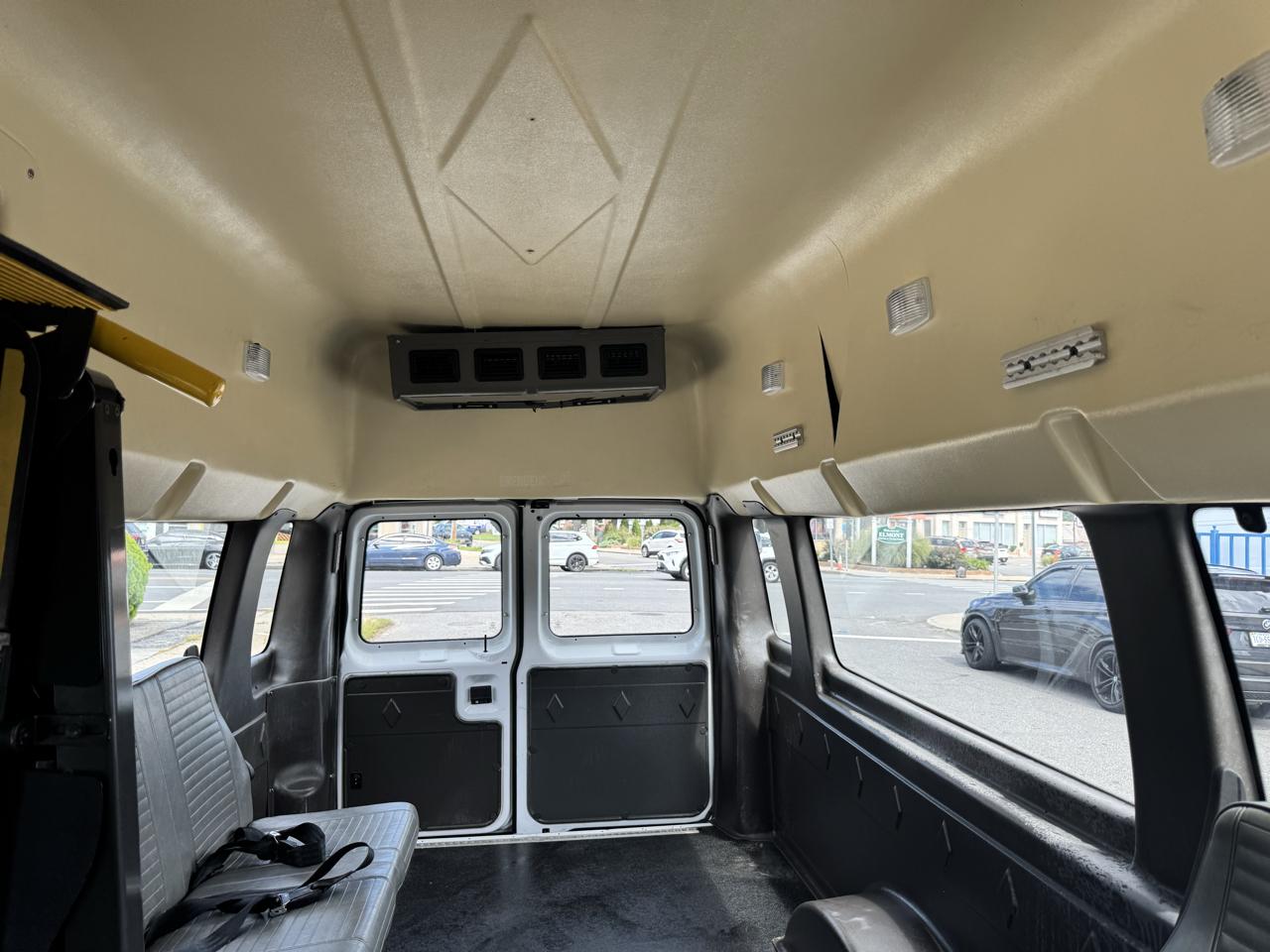 Ford Econoline E-250 Extended 2014