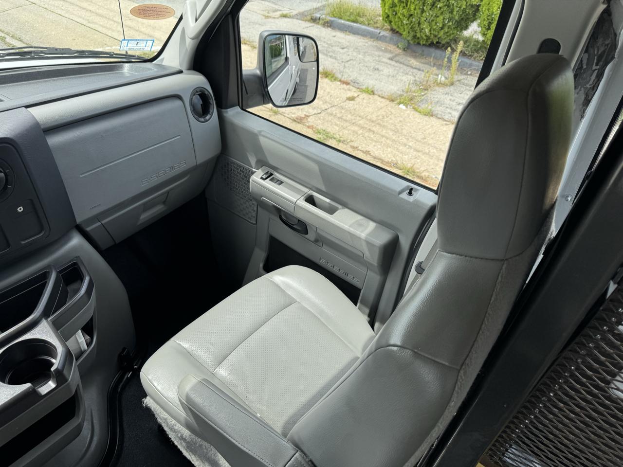 Ford Econoline E-250 Extended 2014