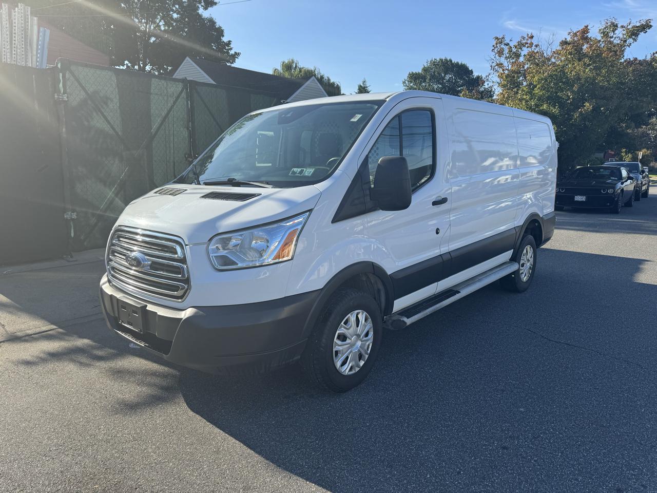 Ford Transit 250 Van Low Roof 60/40 Pass.130-in. WB 2016