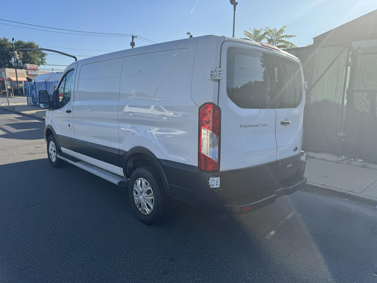 Ford Transit 250 Van Low Roof 60/40 Pass.130-in. WB 2016