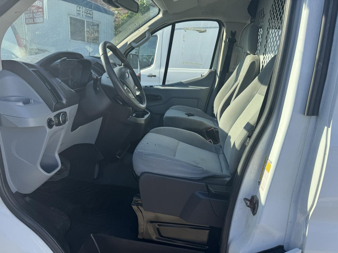 Ford Transit 250 Van Low Roof 60/40 Pass.130-in. WB 2016