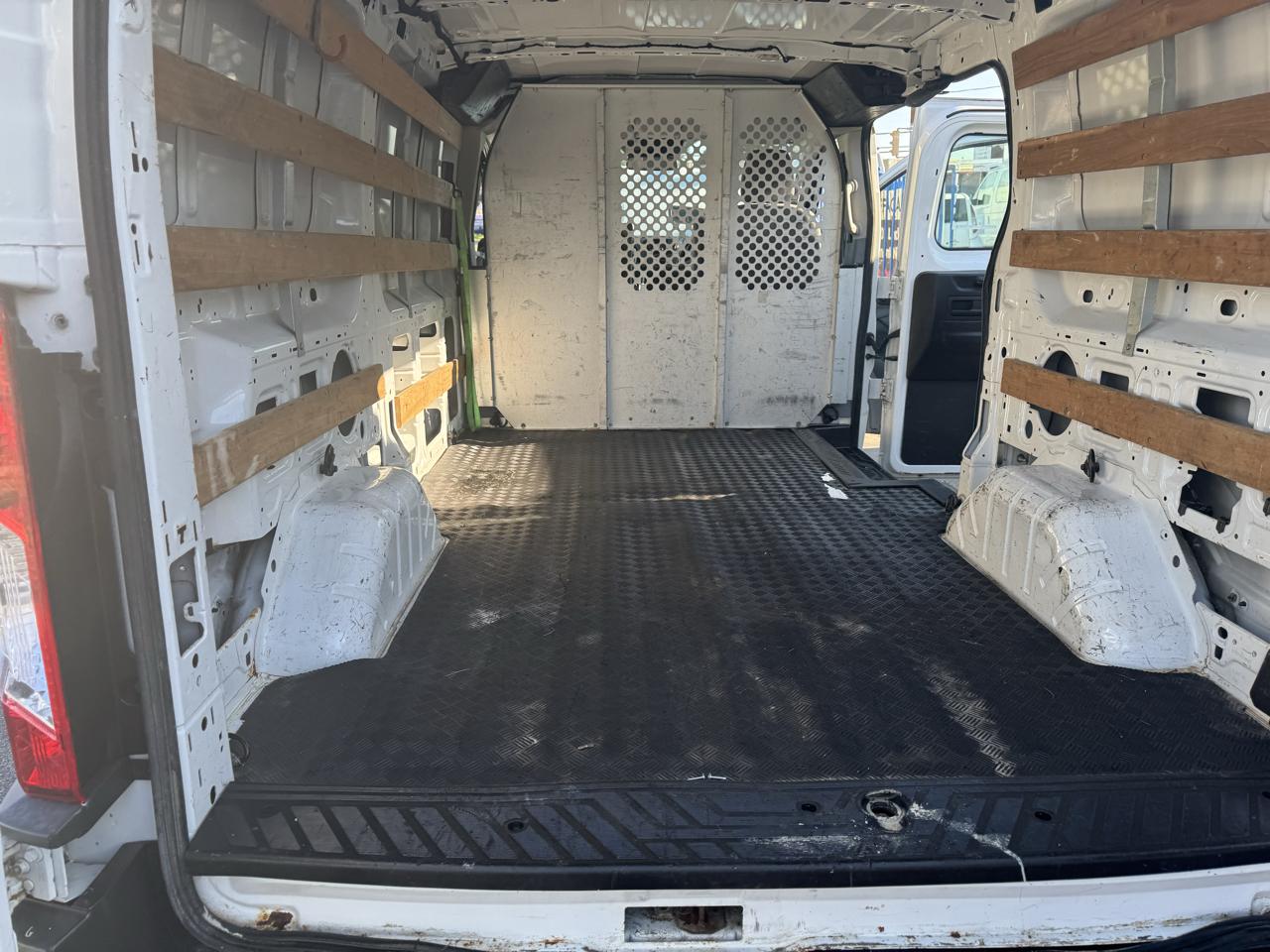 Ford Transit 250 Van Low Roof 60/40 Pass.130-in. WB 2016