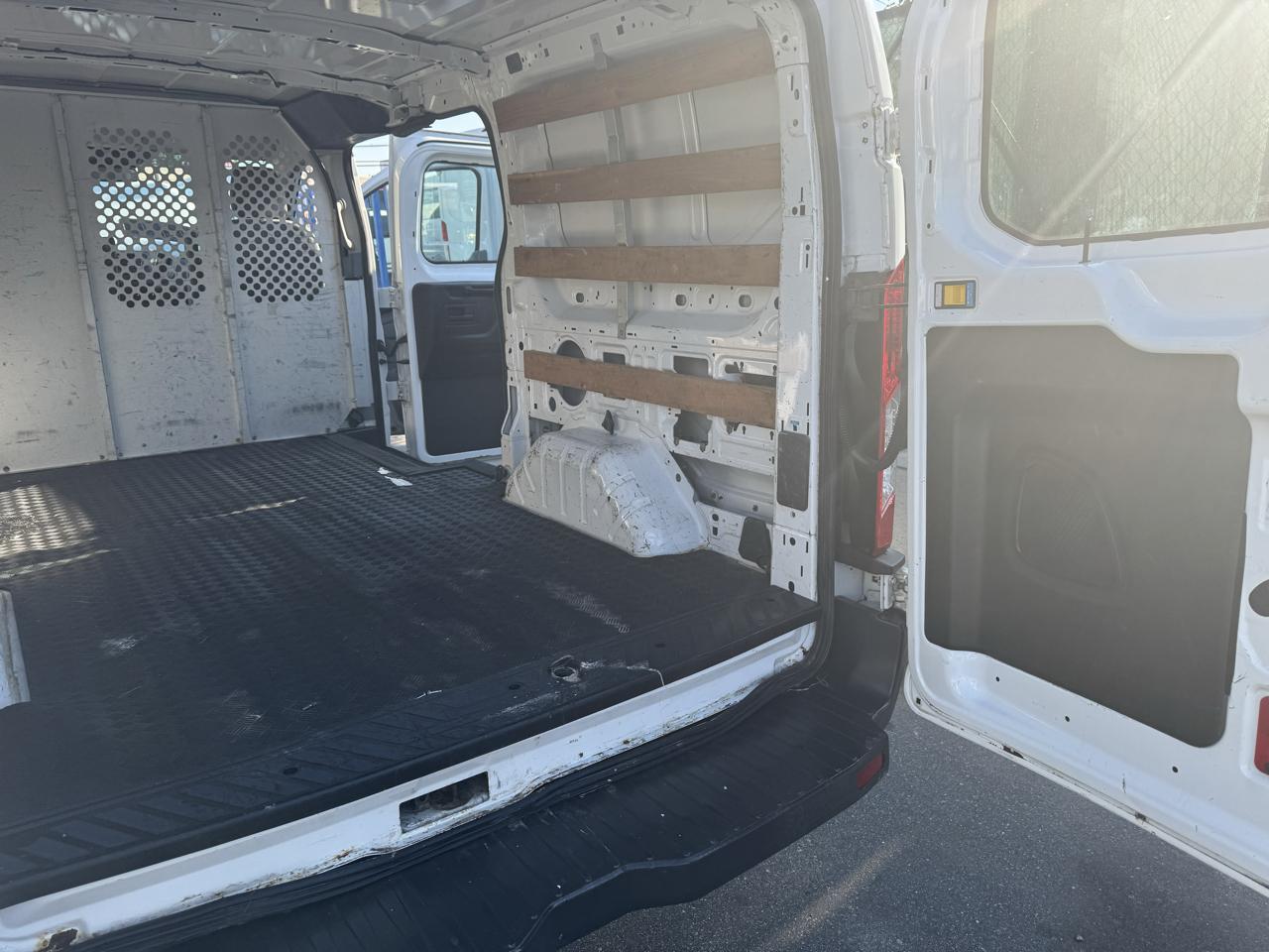 Ford Transit 250 Van Low Roof 60/40 Pass.130-in. WB 2016