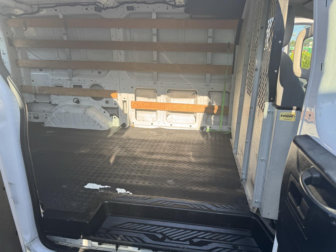 Ford Transit 250 Van Low Roof 60/40 Pass.130-in. WB 2016