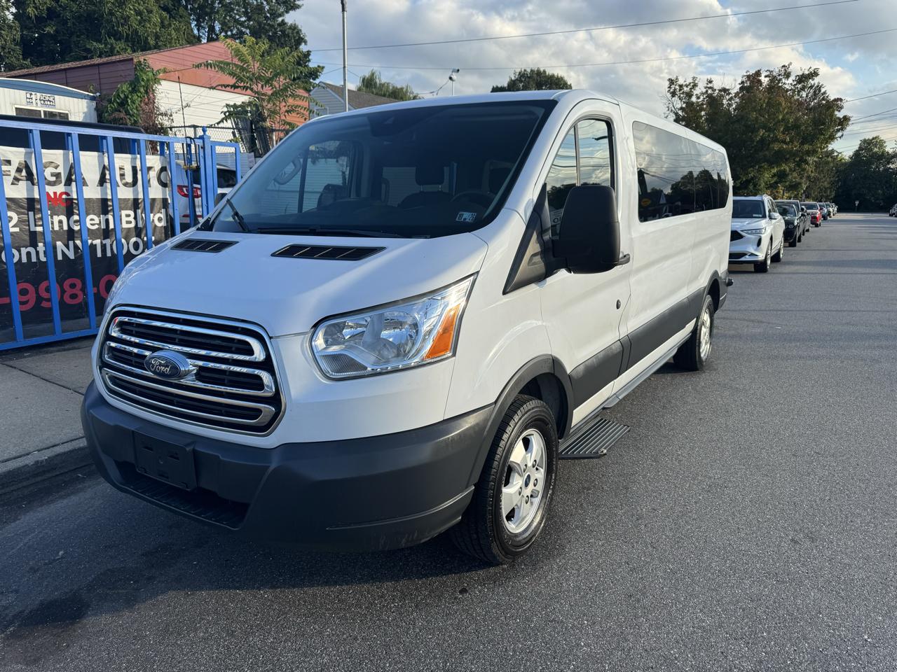 Ford Transit 350 Wagon Low Roof XL w/Sliding Pass. 148-in. WB 2018