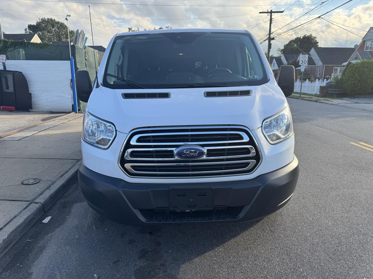 Ford Transit 350 Wagon Low Roof XL w/Sliding Pass. 148-in. WB 2018