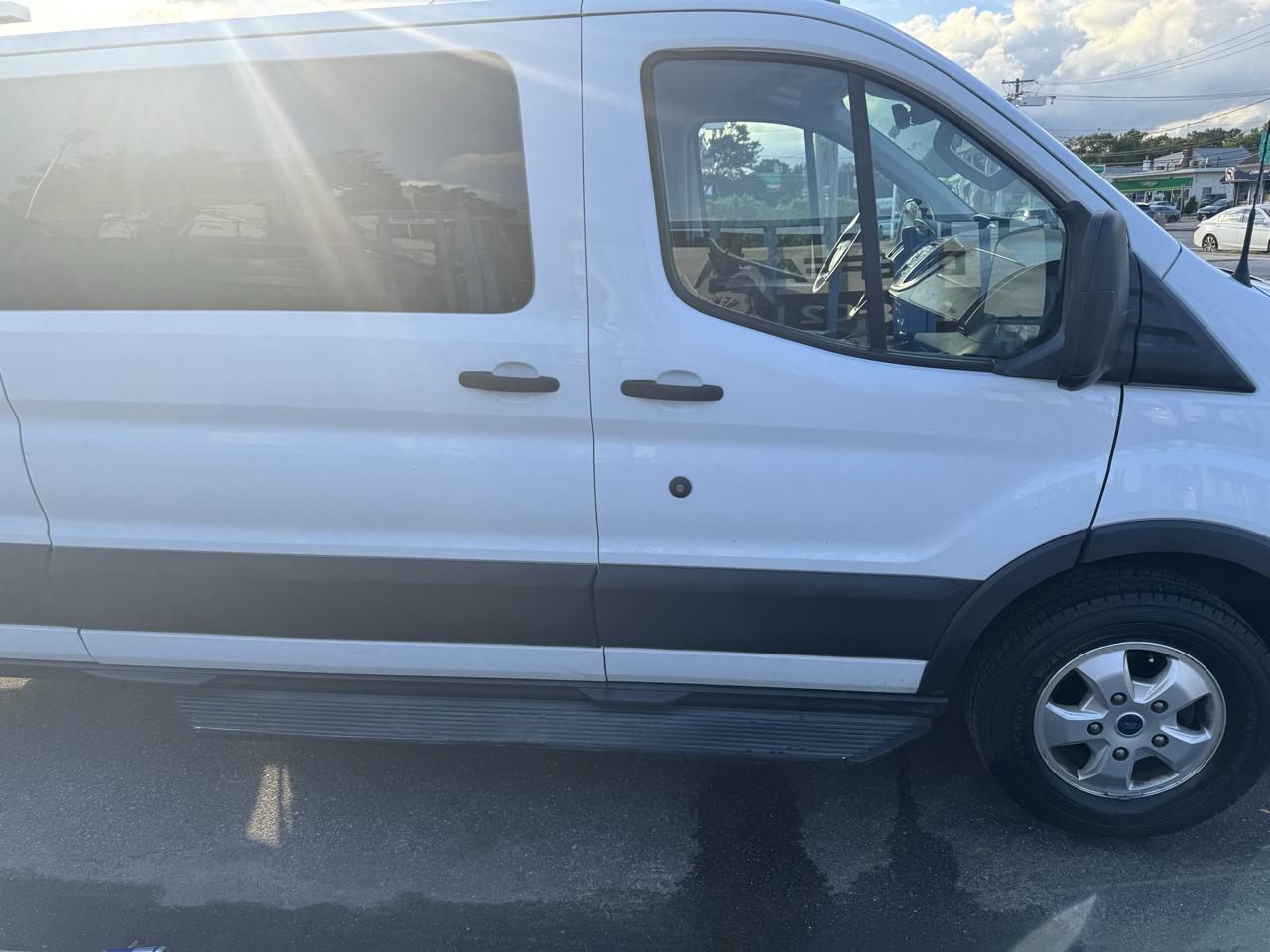 Ford Transit 350 Wagon Low Roof XL w/Sliding Pass. 148-in. WB 2018