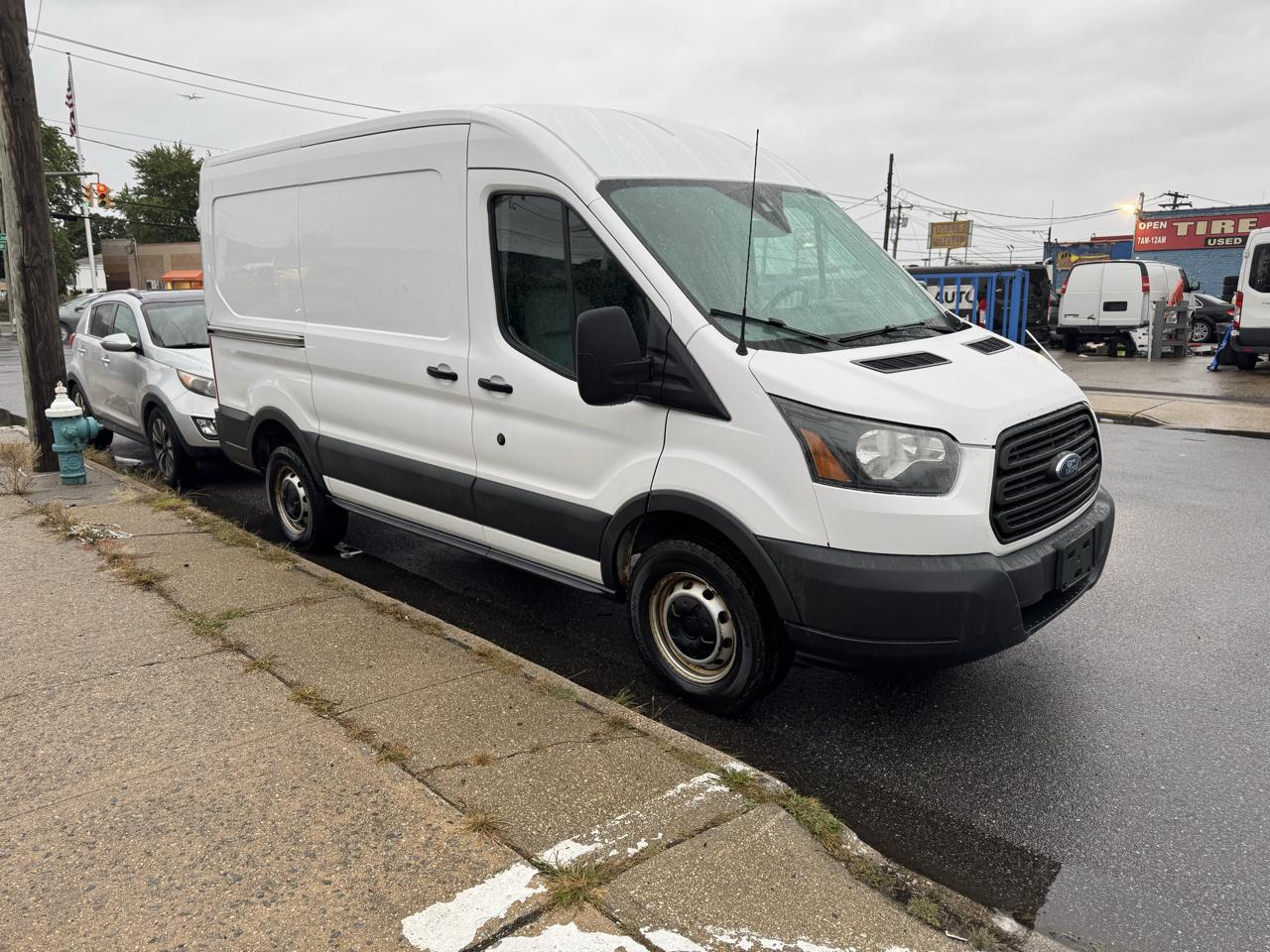 Ford Transit 250 Van Med. Roof w/Sliding Pass. 130-in. WB 2016