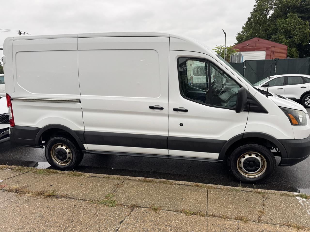 Ford Transit 250 Van Med. Roof w/Sliding Pass. 130-in. WB 2016