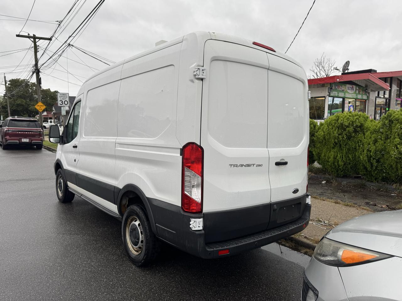 Ford Transit 250 Van Med. Roof w/Sliding Pass. 130-in. WB 2016
