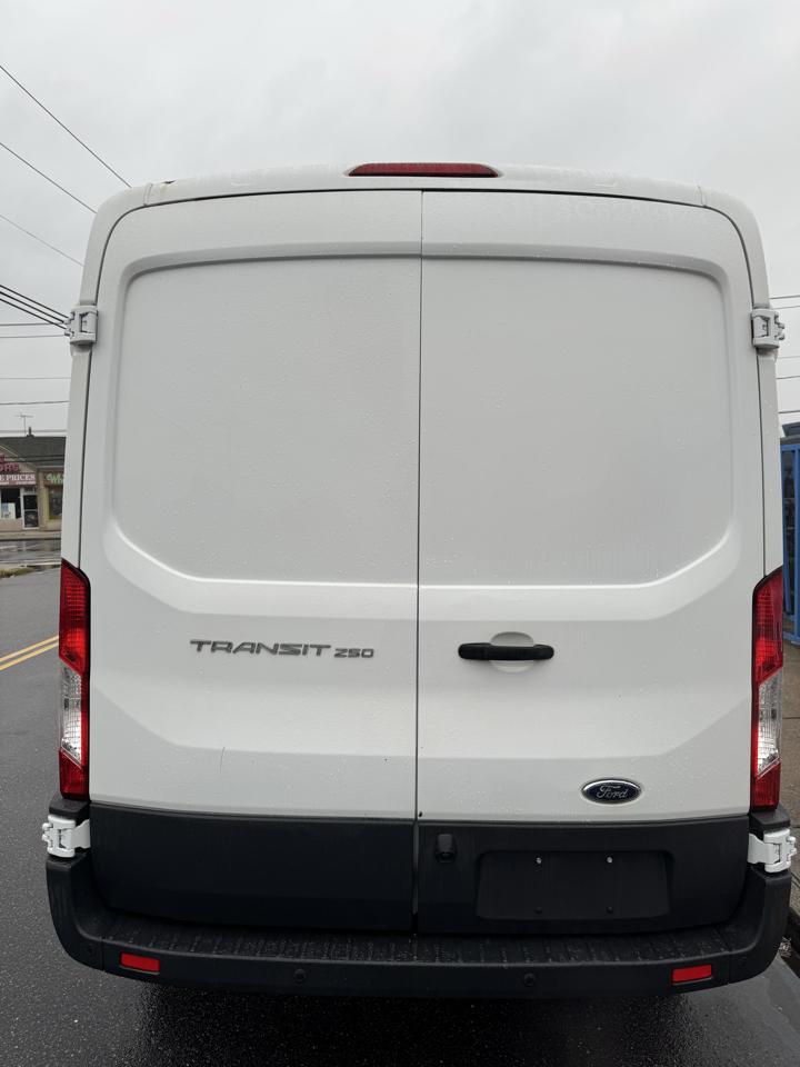 Ford Transit 250 Van Med. Roof w/Sliding Pass. 130-in. WB 2016
