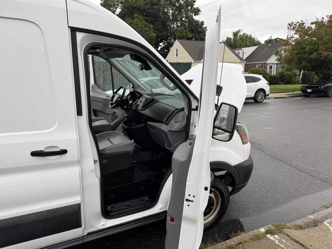Ford Transit 250 Van Med. Roof w/Sliding Pass. 130-in. WB 2016