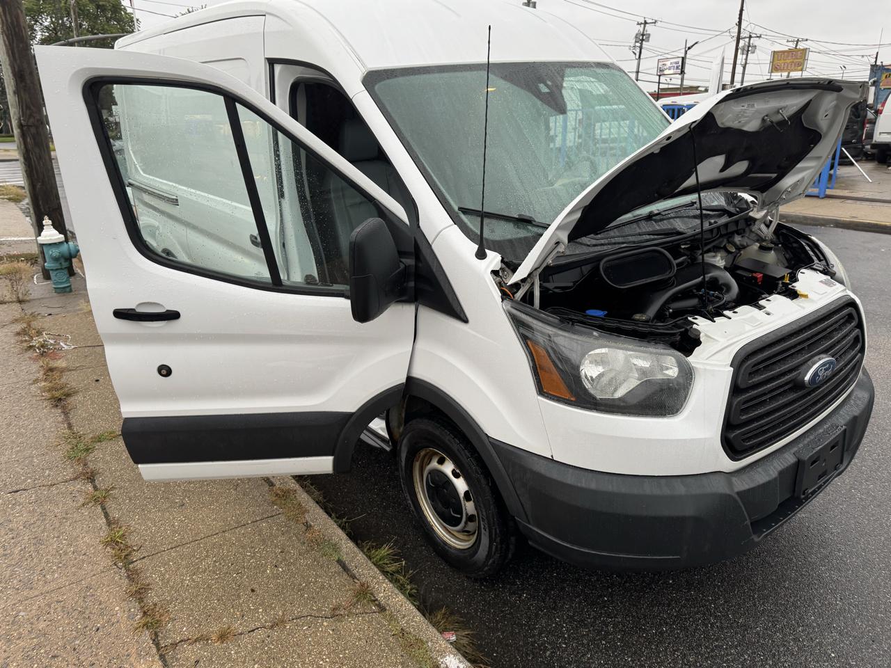 Ford Transit 250 Van Med. Roof w/Sliding Pass. 130-in. WB 2016