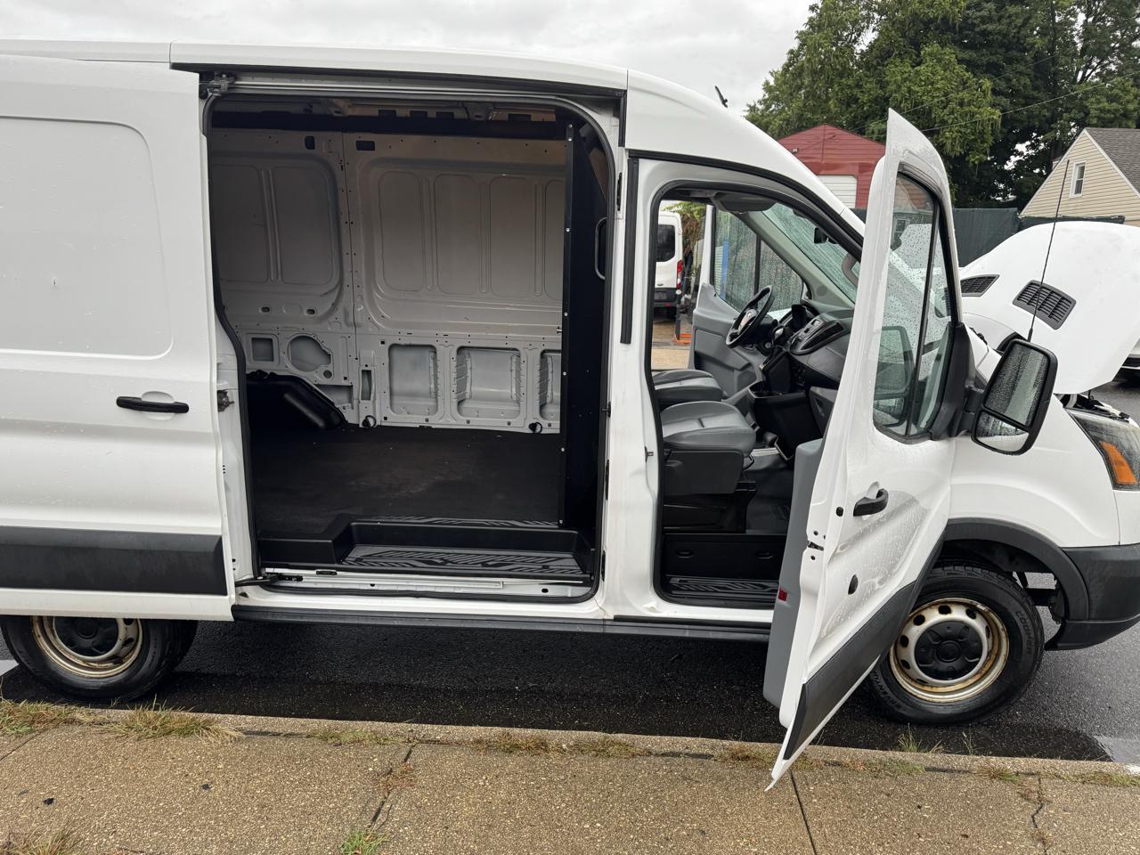 Ford Transit 250 Van Med. Roof w/Sliding Pass. 130-in. WB 2016