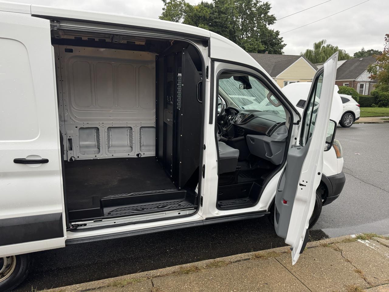 Ford Transit 250 Van Med. Roof w/Sliding Pass. 130-in. WB 2016